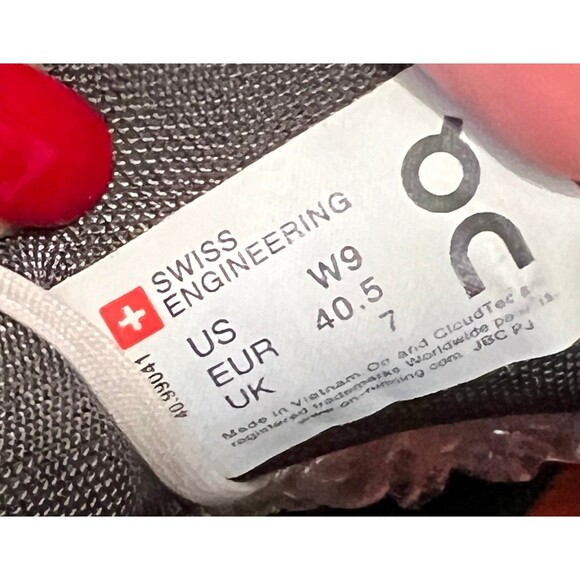 On Cloudtec Women’s Size 9 - Picture 6 of 8